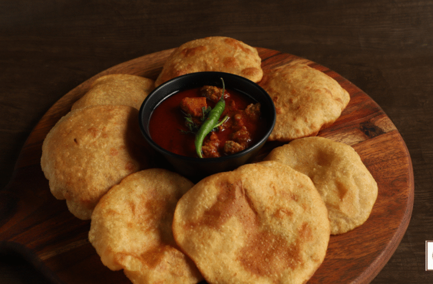 Kombdi Vade: The Soulful Chicken Curry